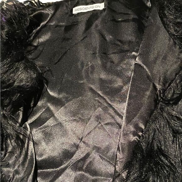 Residents On size large faux fur vest excellent condition see pics - Picture 3 of 3